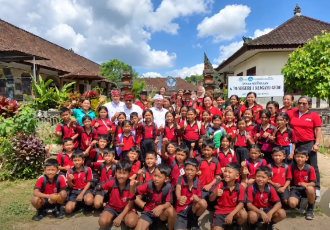 PELAKSANAAN VAKSINASI RABIES PADA HARI TUMPEK UYE YANG DIADAKAN OLEH PEMERINTAH PROVINSI BALI. DESA WONGAYA GEDE MENDAPAT KESEMPATAN DIKUNJUNGI OLEH BAPAK GUBERNUR BALI.